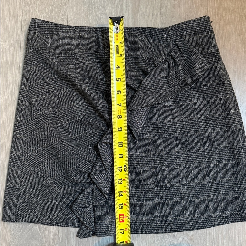 BP Gray Plaid Mini Skirt w/ asym ruffle, EUC,Sz M - Picture 6 of 9